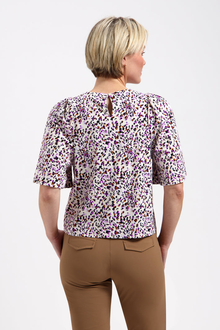 Lady Day Travel Top Aston Spirit print met bloemen en abstract patroon, comfortabel en stijlvol voor reisgebruik.