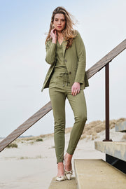 Mi Piace Travel broek in olijfgroen, model 202016 geribde broek met comfortabele pasvorm