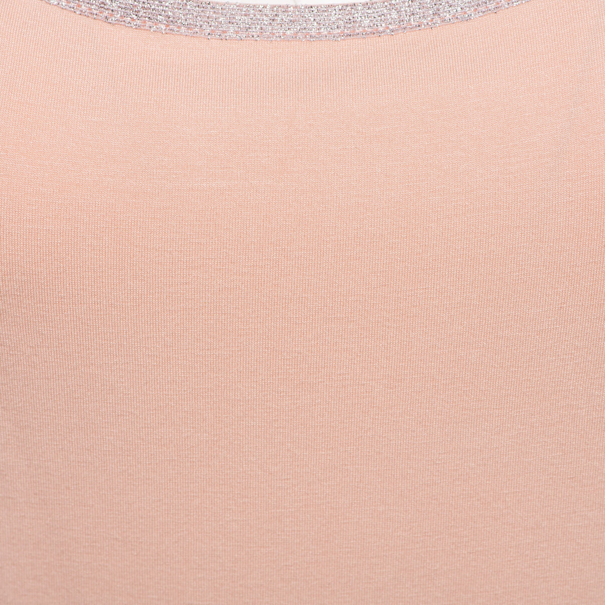 Roze singlet van &Co woman, model Selly Powder Pink SG112, gedragen door een persoon, geschikt voor lente-zomer kledingstijl