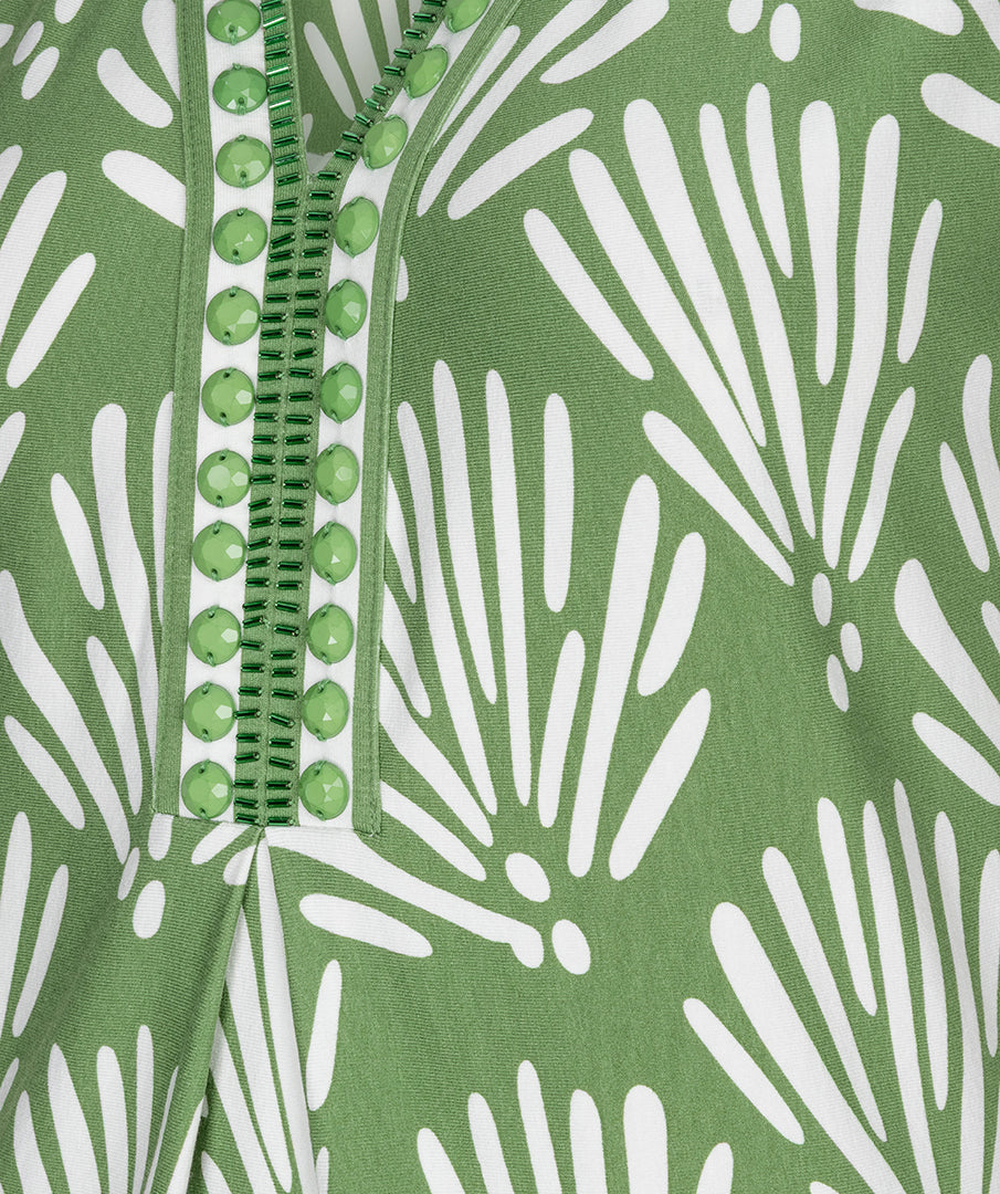 Tropische print jurk van EsQualo met kleurrijk bloemenpatroon, korte mouwen en losse pasvorm voor zomerse dagen.