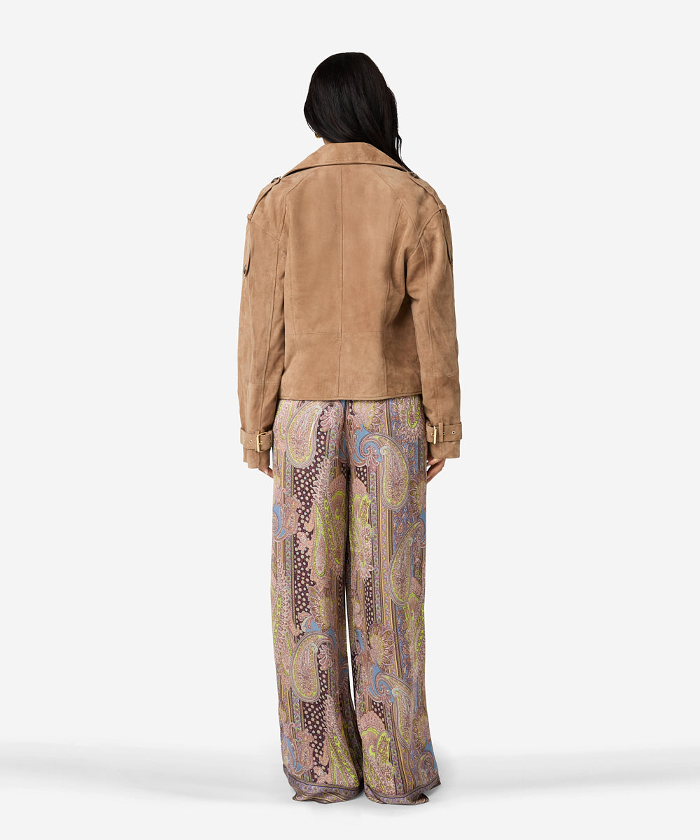Ibana Jalissa suède jas in iced coffee kleur, getoond vanaf de achterkant met gedetailleerde textuur en afwerking.