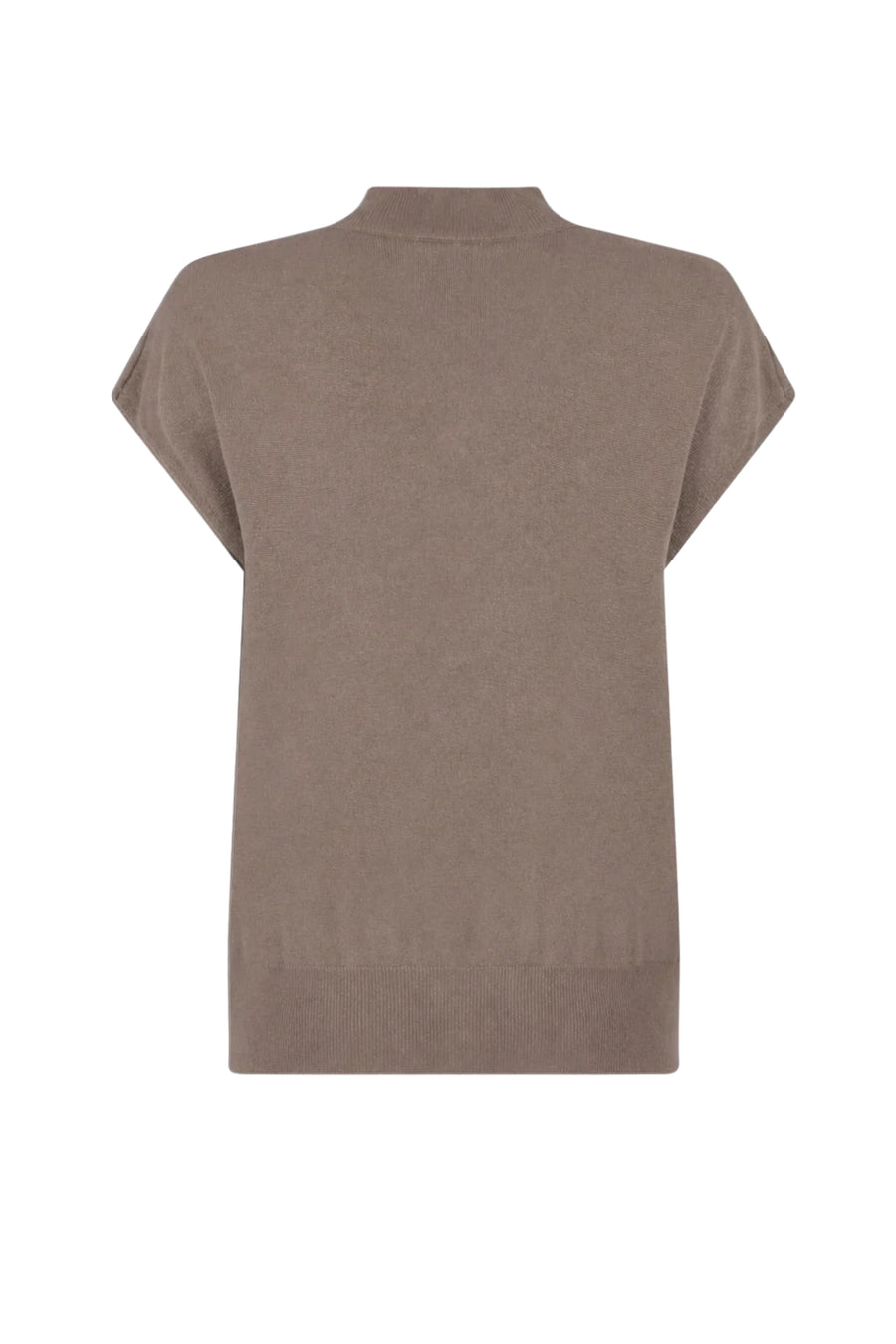 Taupe Marlies trui van Zoso, zachte knitwear met lange mouwen en ronde hals, gedragen door een model.