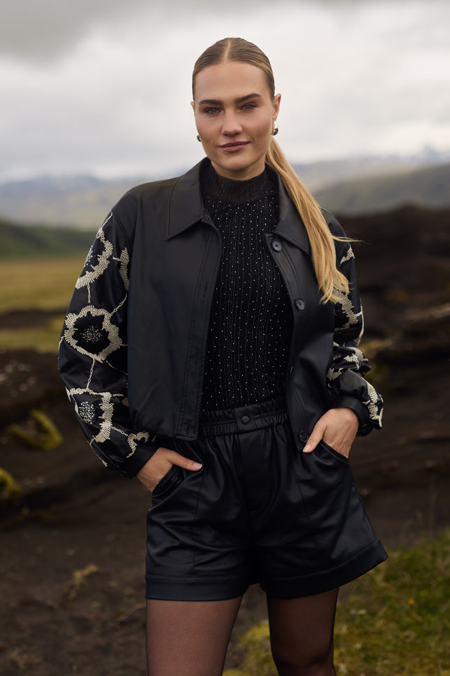 Short Esmee Black NKF09015