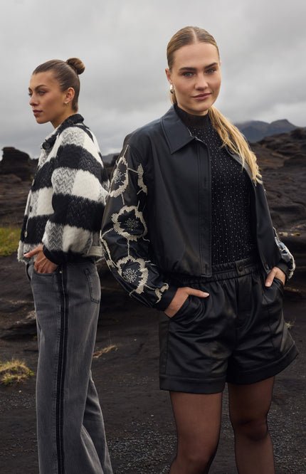 Short Esmee Black NKF09015