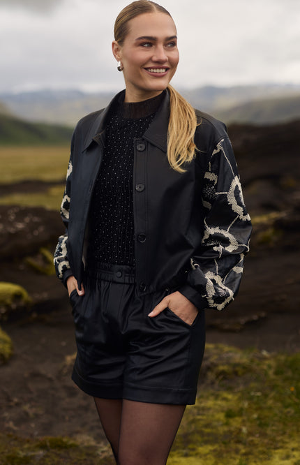 Short Esmee Black NKF09015