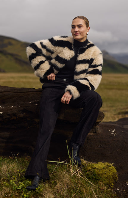 Broek Jill Suedine Black NKS09054