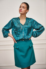 Elegante EsQualo blouse Crystal Waves print met lange mouwen en zijsplit, geschikt voor casual en formele gelegenheden.