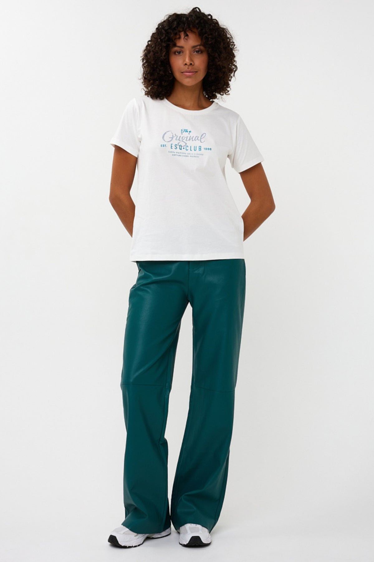 Wijdvallende teal leren broek van EsQualo met PU-stof, model Larissa, voor een elegante en trendy uitstraling.
