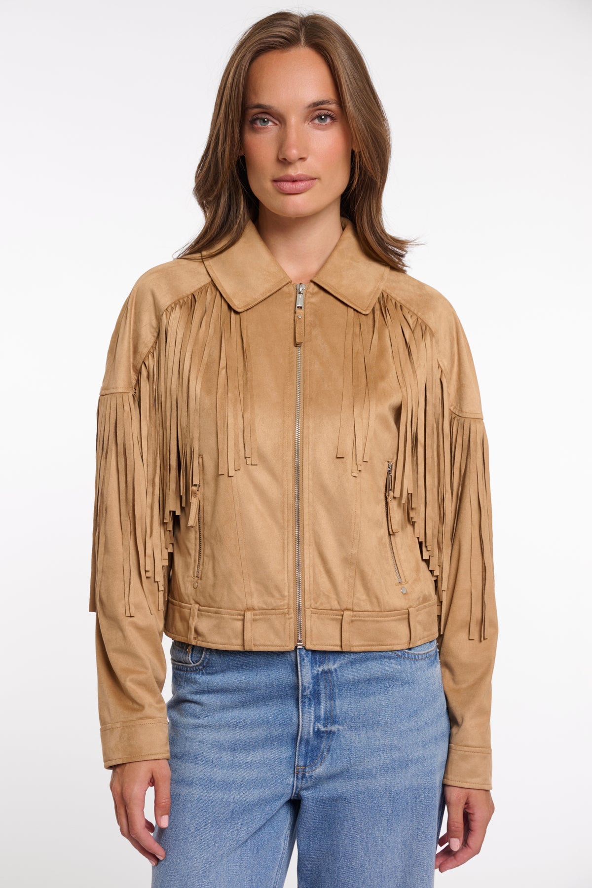 Rino & Pelle Ravenna jas in burlywood kleur, zijaanzicht met capuchon en rits, modieus en warm voor dames.