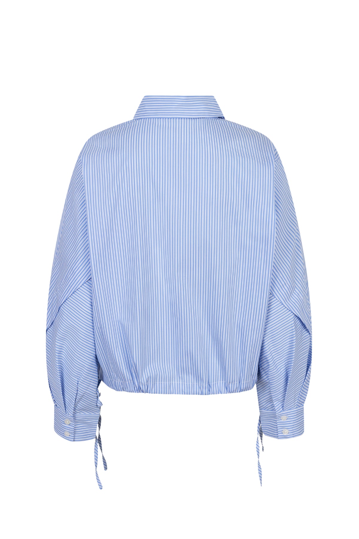 Blouse van EsQualo met blauwe en witte strepen, cropped batwing model, korte mouwen en modieuze uitstraling.