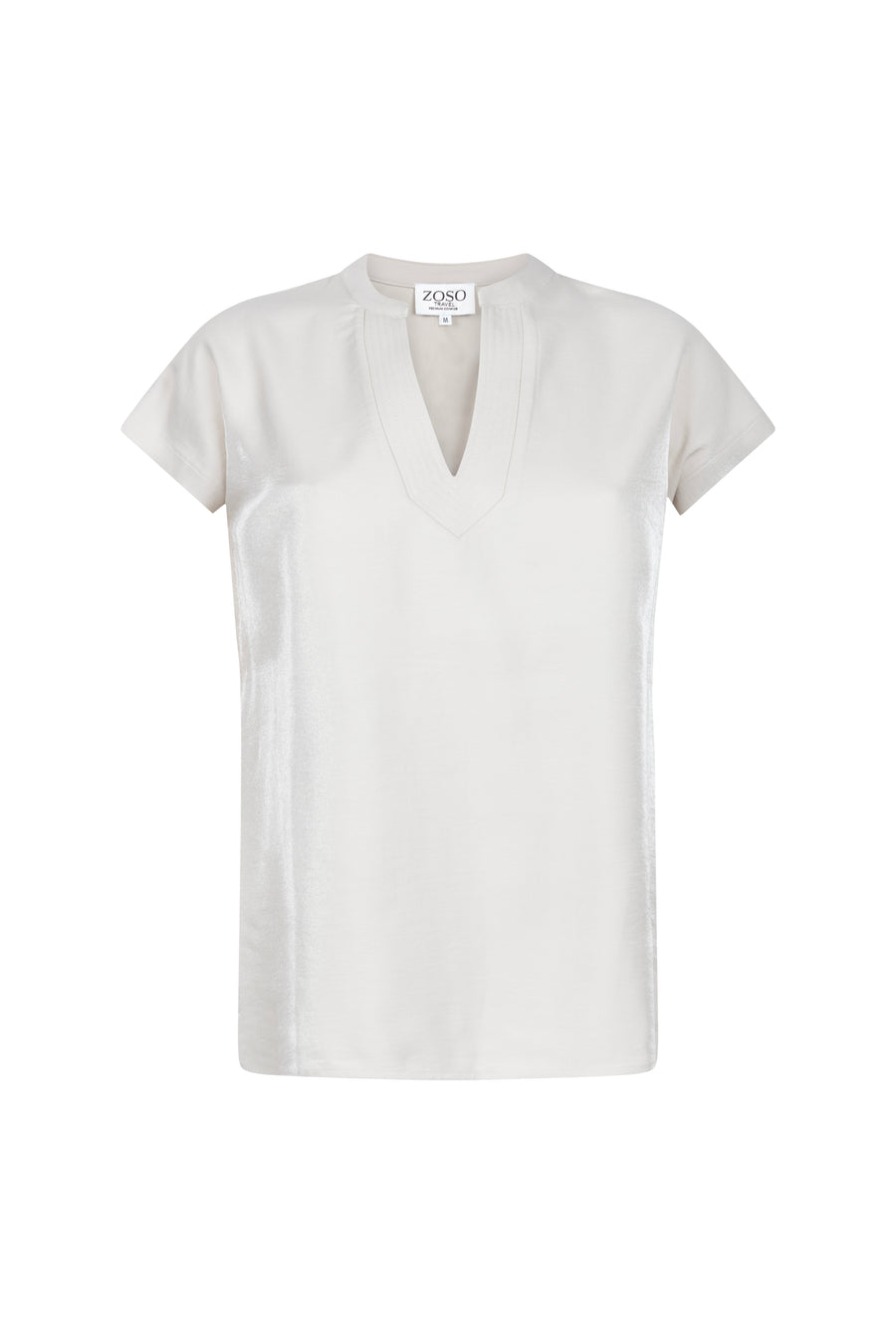 Zoso blouse Josine Kit 261 met lange mouwen en ronde hals, getoond op een model, in een lichte, zijden stof.