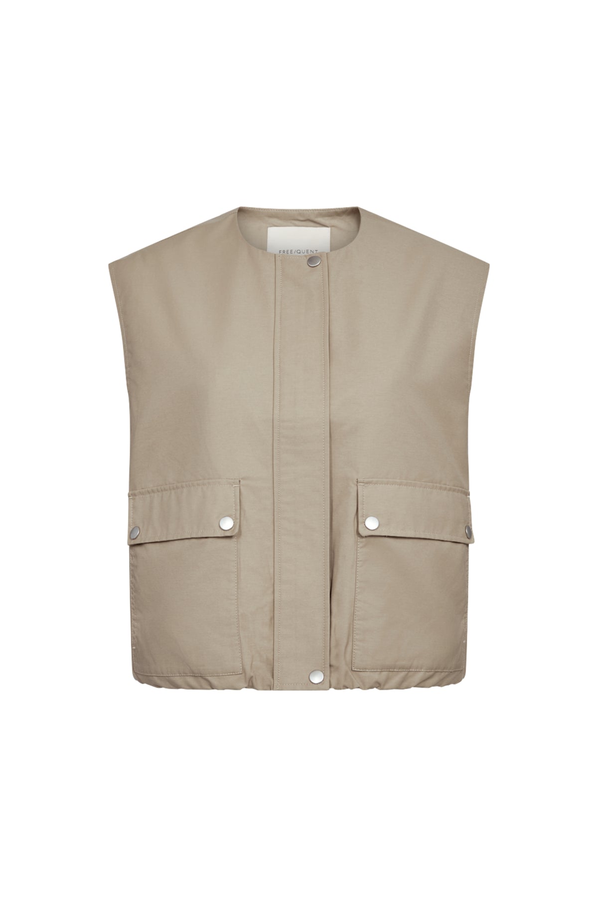 Zilveren mink-gilet van Freequent, model Fqcana Silver Mink 207721, getoond op een model voor een stijlvolle uitstraling.