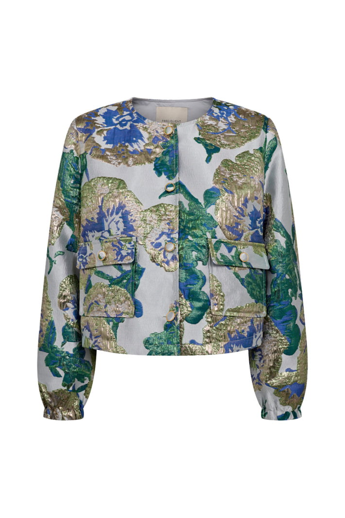 Blauwe Freequent Fqfay Zen jacket in ultramarine, gedragen door model, close-up van het stijlvolle ontwerp en stoftextuur.