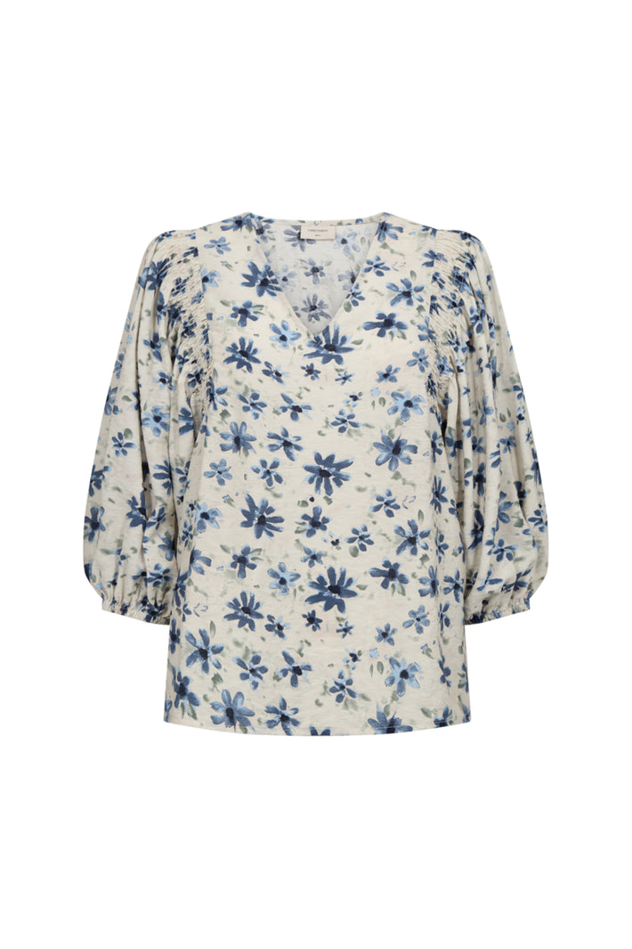 Blouse Fqjovi Moonbeam Vintage Indigo van Freequent, close-up van de stijlvolle blouse met vintage blauw dessin.