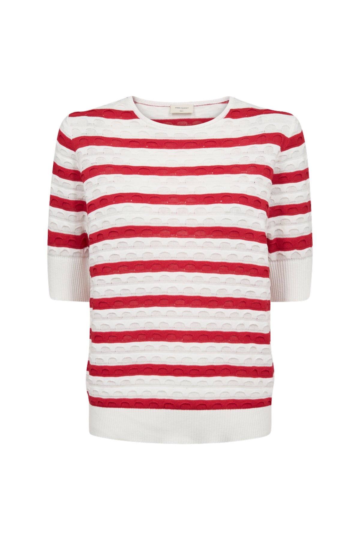 Offwhite en rood gestreepte trui met sterren van Freequent, model Larissa, zachte textuur en casual stijl.
