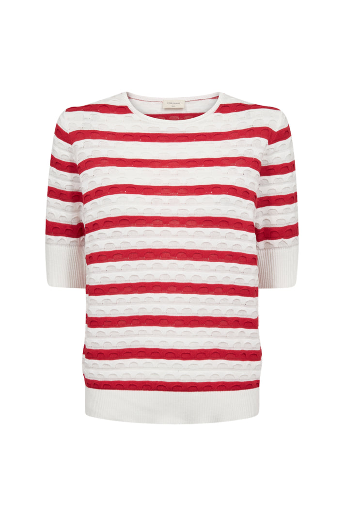Offwhite en rood gestreepte trui met sterren van Freequent, model Larissa, zachte textuur en casual stijl.
