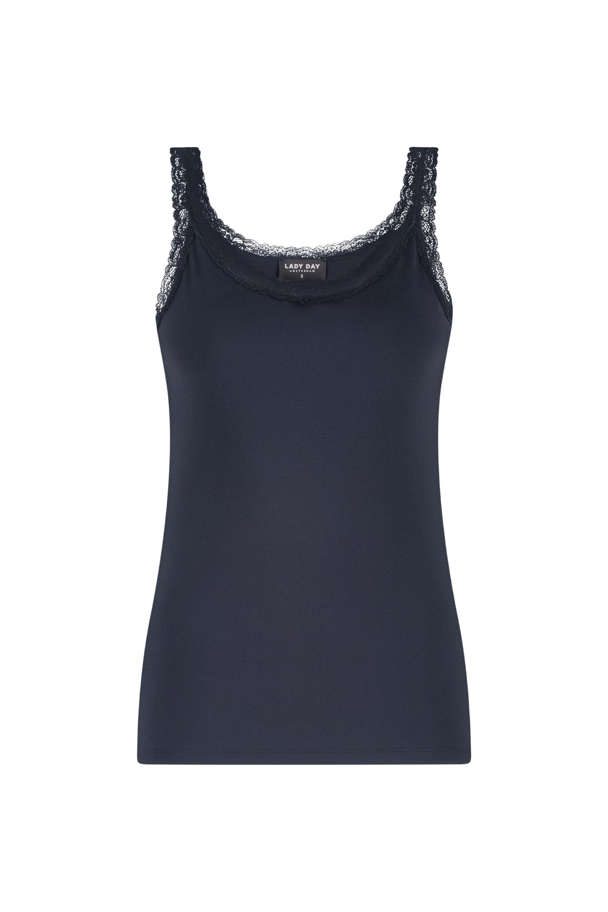 Ladys Travel Top Lacy in blauw van Lady Day, close-up van het kleurrijke, gedetailleerde ontwerp en textuur.