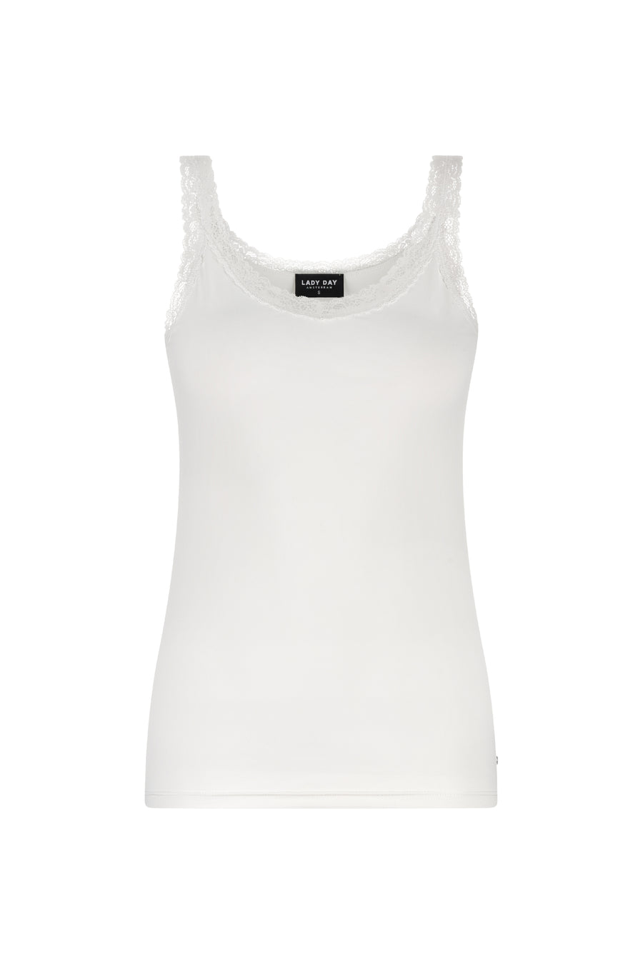 Ladytop in offwhite met kanten details, van het merk Lady Day, gedragen door een model op de foto.