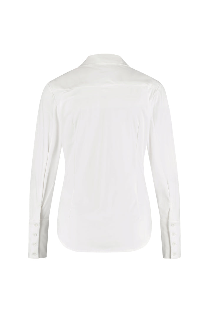 Lady Day Travel Blouse Suzy in offwhite, L27-375-0011, met elegante pasvorm en subtiele details.
