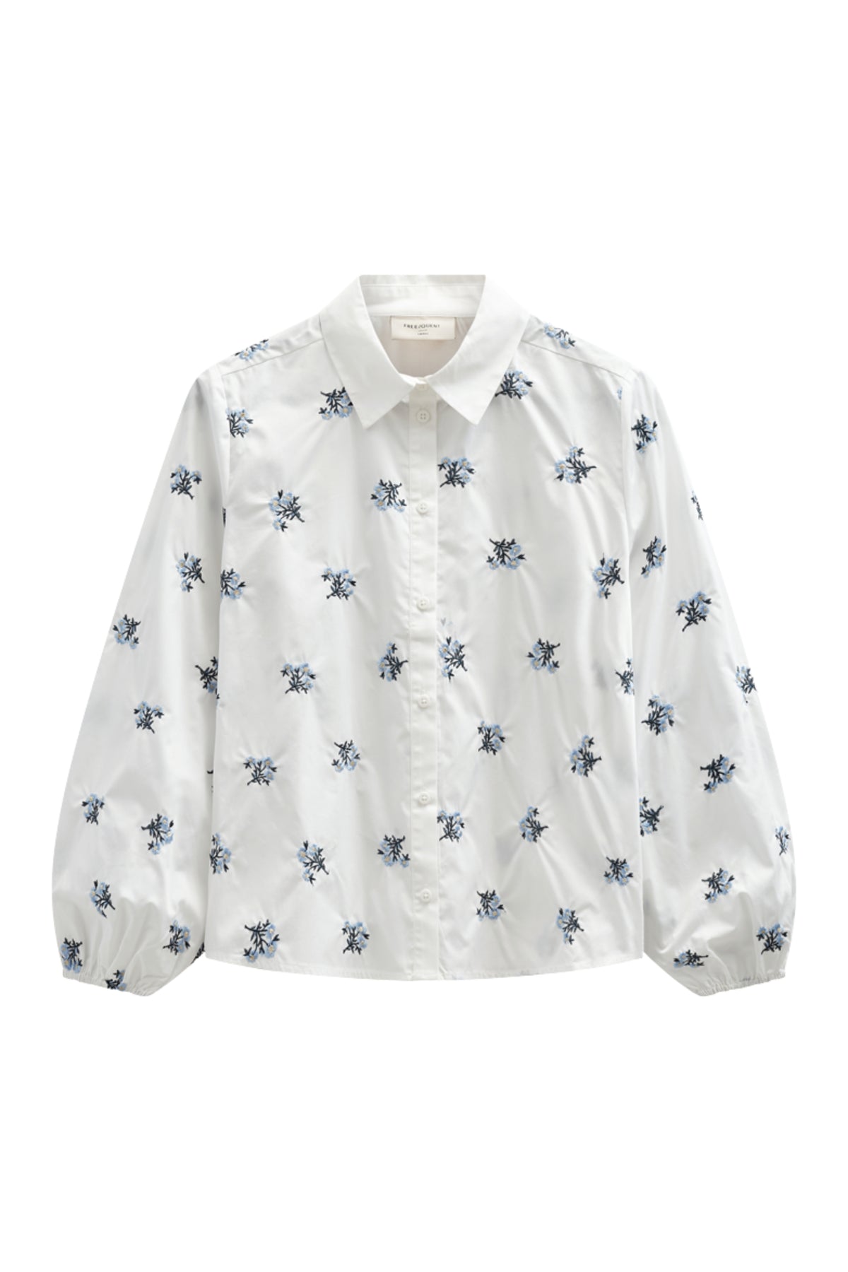 Offwhite blouse Fqleila Star van Freequent met Vista Blue details, getoond op een model met korte mouwen en casual stijl