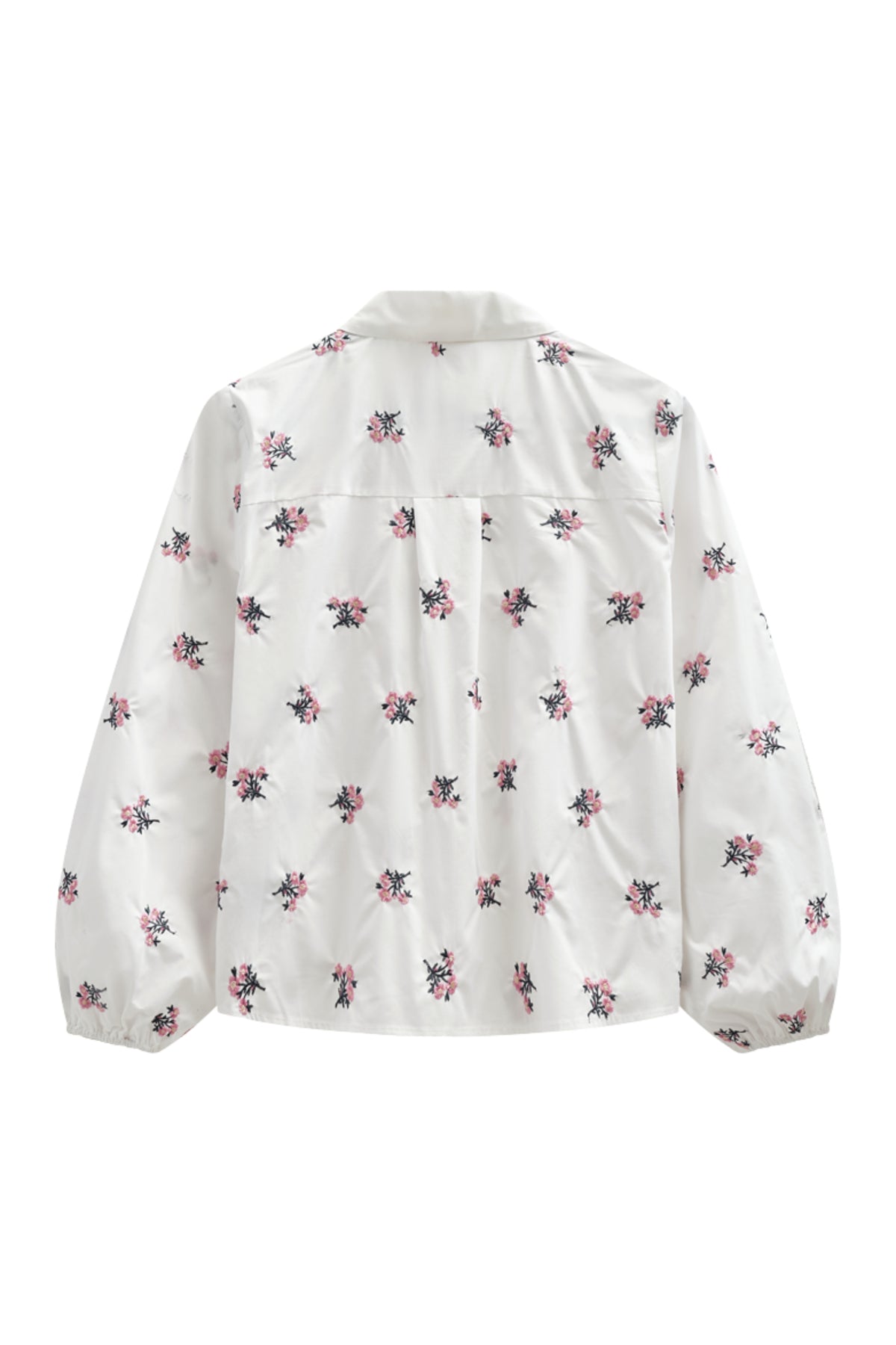 Offwhite blouse Fqleila Star van Freequent met bloemenprint en lange mouwen, op een witte achtergrond.
