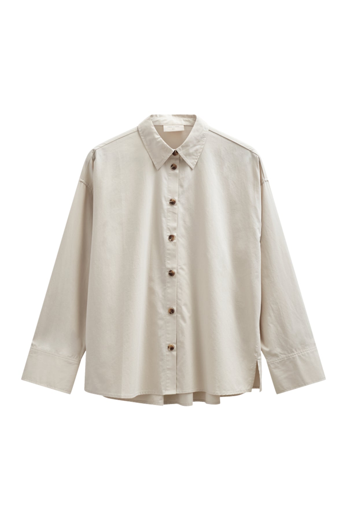 Zwarte blouse Fqerica Moonbeam van Freequent met lange mouwen en ronde hals, gedragen door een model op de foto.