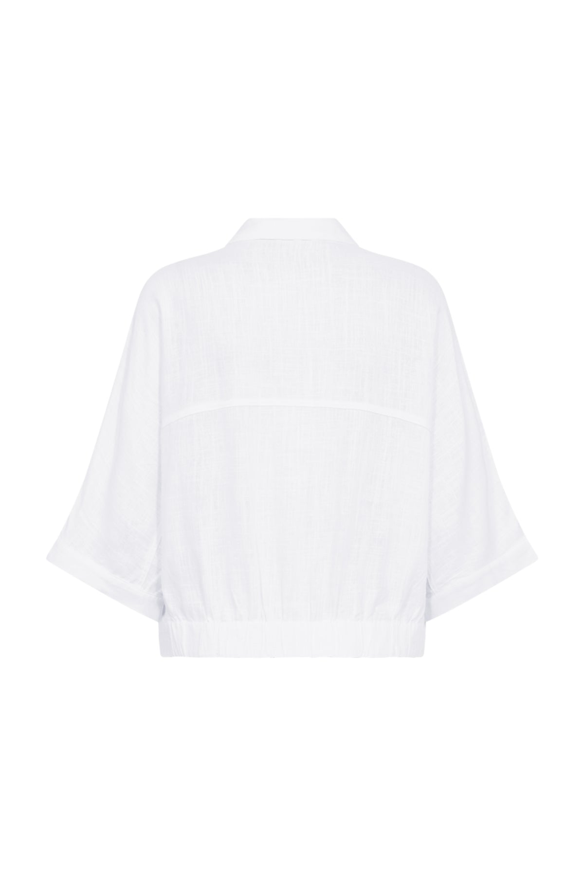 Witte Freequent Fqlarin jas met stijlvolle pasvorm en ritsdetails, gedragen door een model.