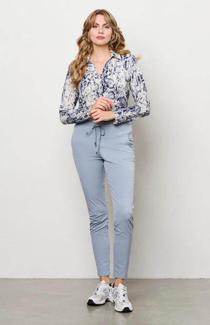 &Co woman Blouse Vayen Snake Slate Multi BL431 Stretchshop.nl