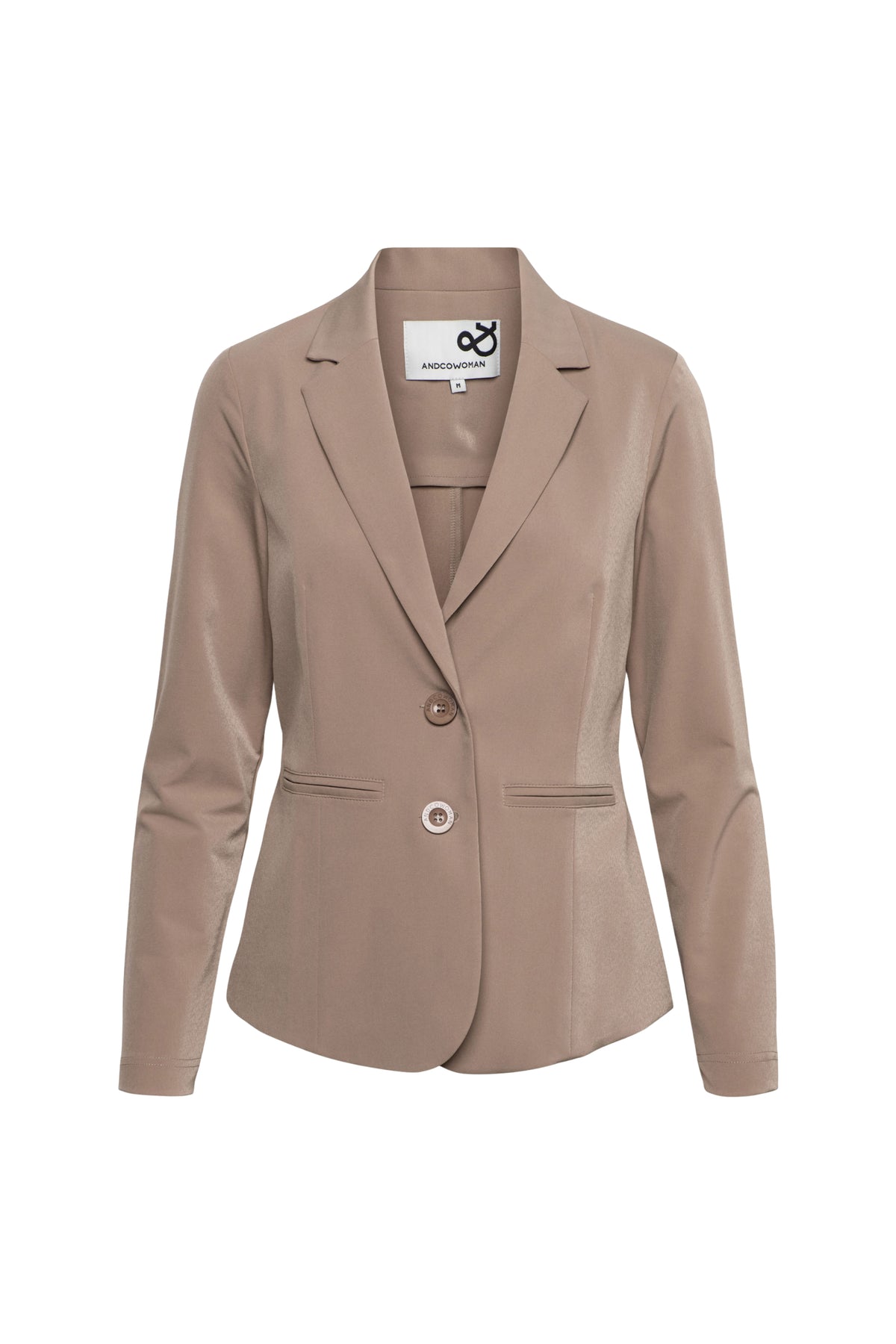 Taupe travel blazer Phileine van &Co woman, getailleerd met knopen en reverskraag, gedragen door een model.
