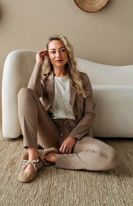 &Co woman Travel Blazer Phileine Taupe BZ110 Stretchshop.nl