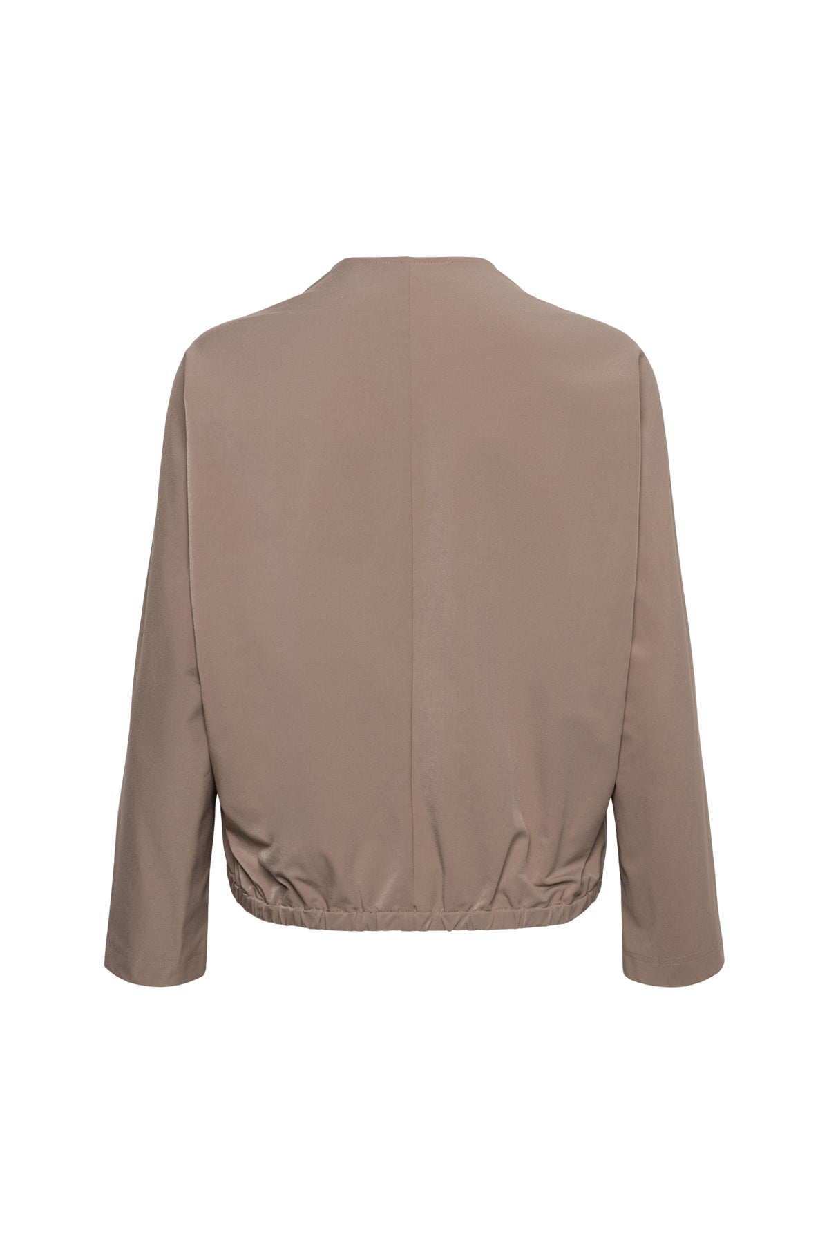 Reisjacke Pihla van &Co woman in taupe, met comfortabele pasvorm en praktische details, zichtbaar in de afbeelding.