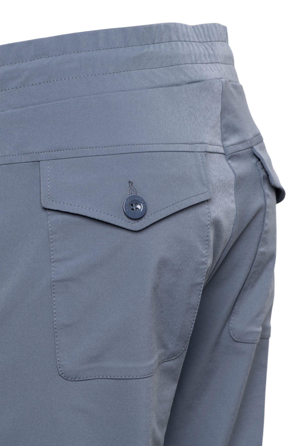 Reisbroek voor dames van &Co woman, Penny Dark Slate, met comfortabele pasvorm en praktische zakken, zichtbaar in de afbeelding.
