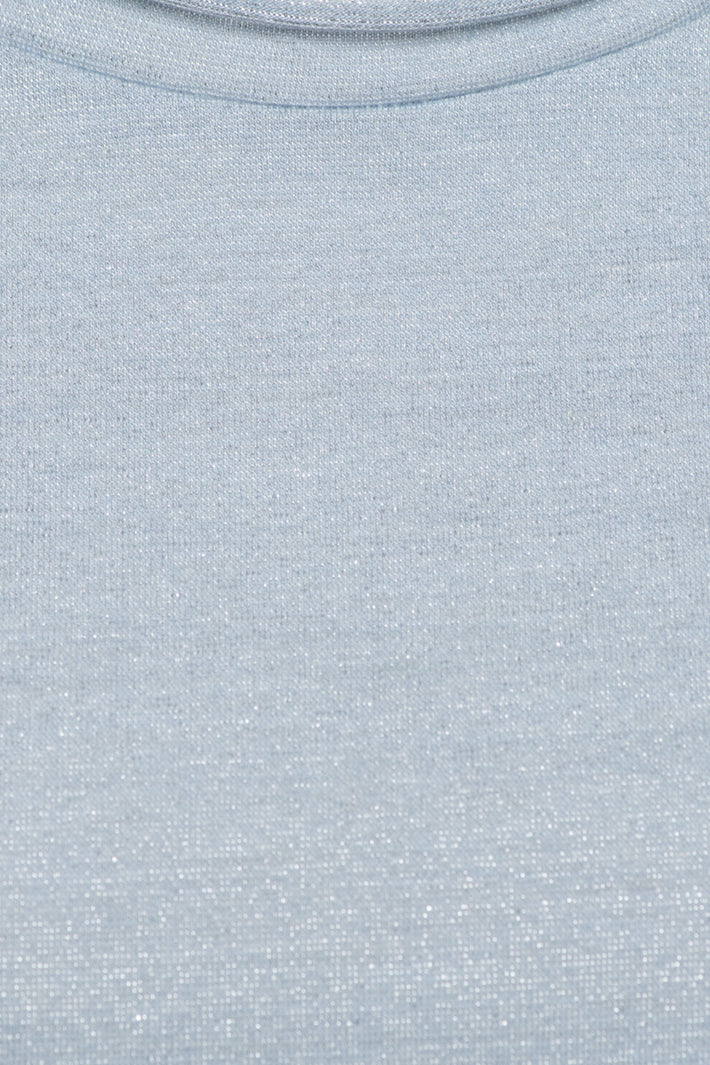 Zwart top Iris Slate TS145 van &Co woman, close-up van de stijlvolle damestop met ronde hals en zacht materiaal.
