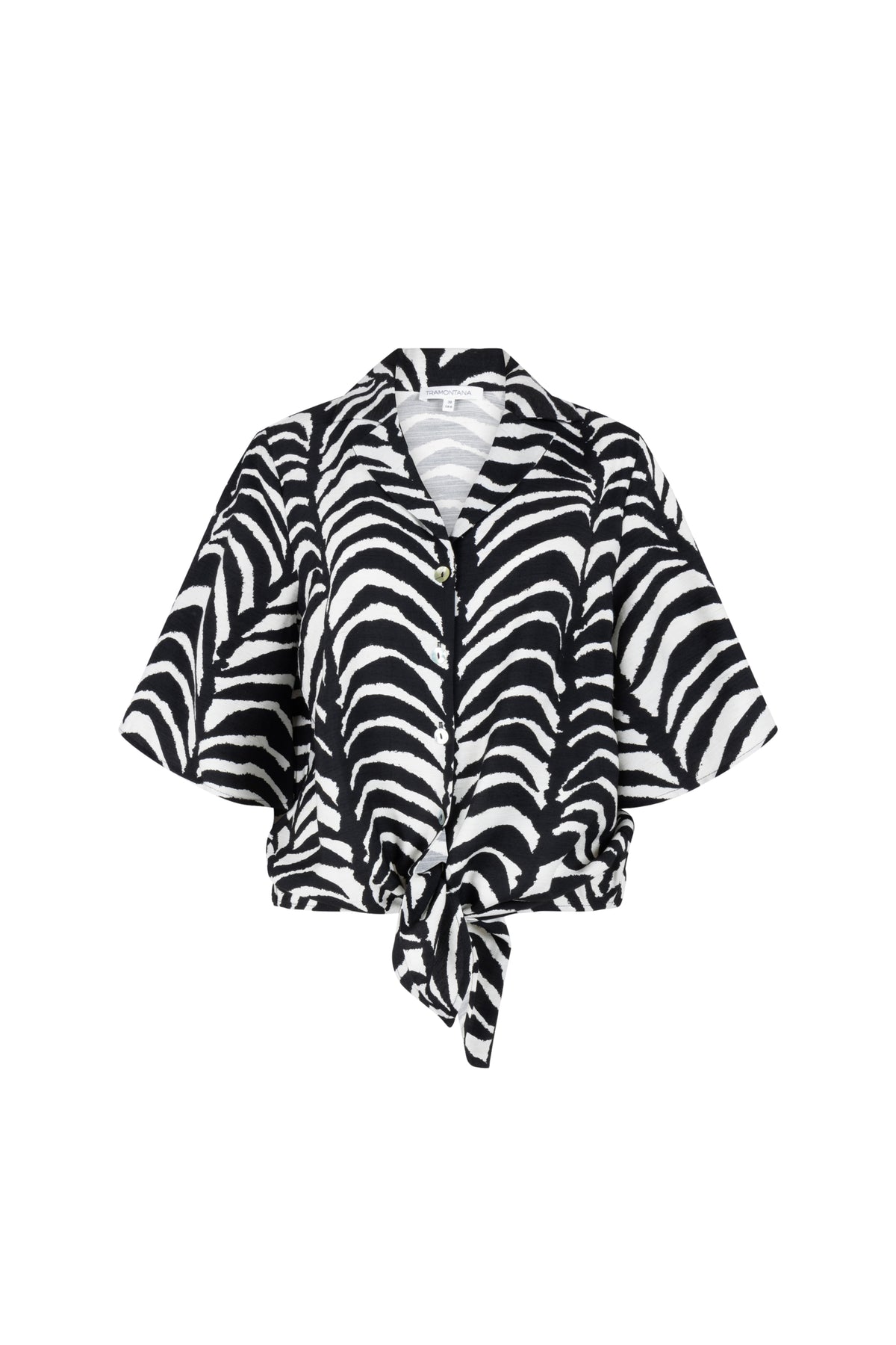 Blouse Tramontana Palm Eclipse Print zwart met kleurrijke bloemen, korte mouwen en losse pasvorm.