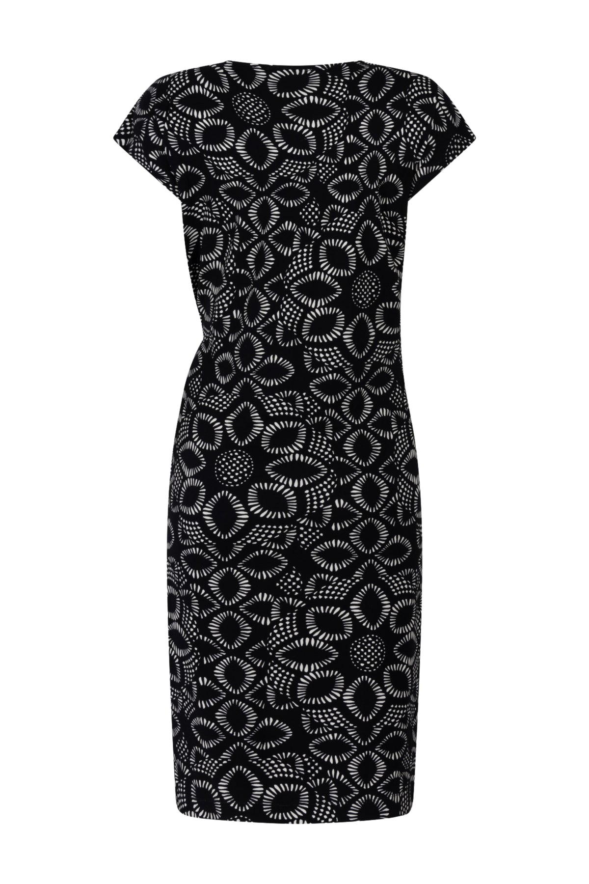 Zoso Eliza Zwarte jurk met lange mouwen en elegante pasvorm, geschikt voor casual en feestelijke gelegenheden.