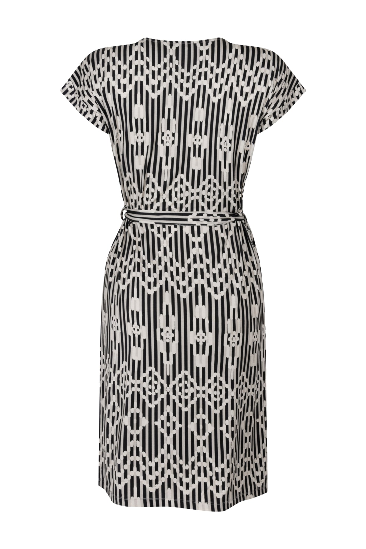 Zwart Zoso Ella Sand jurk met strakke pasvorm en eenvoudige stijl, zichtbaar op model.