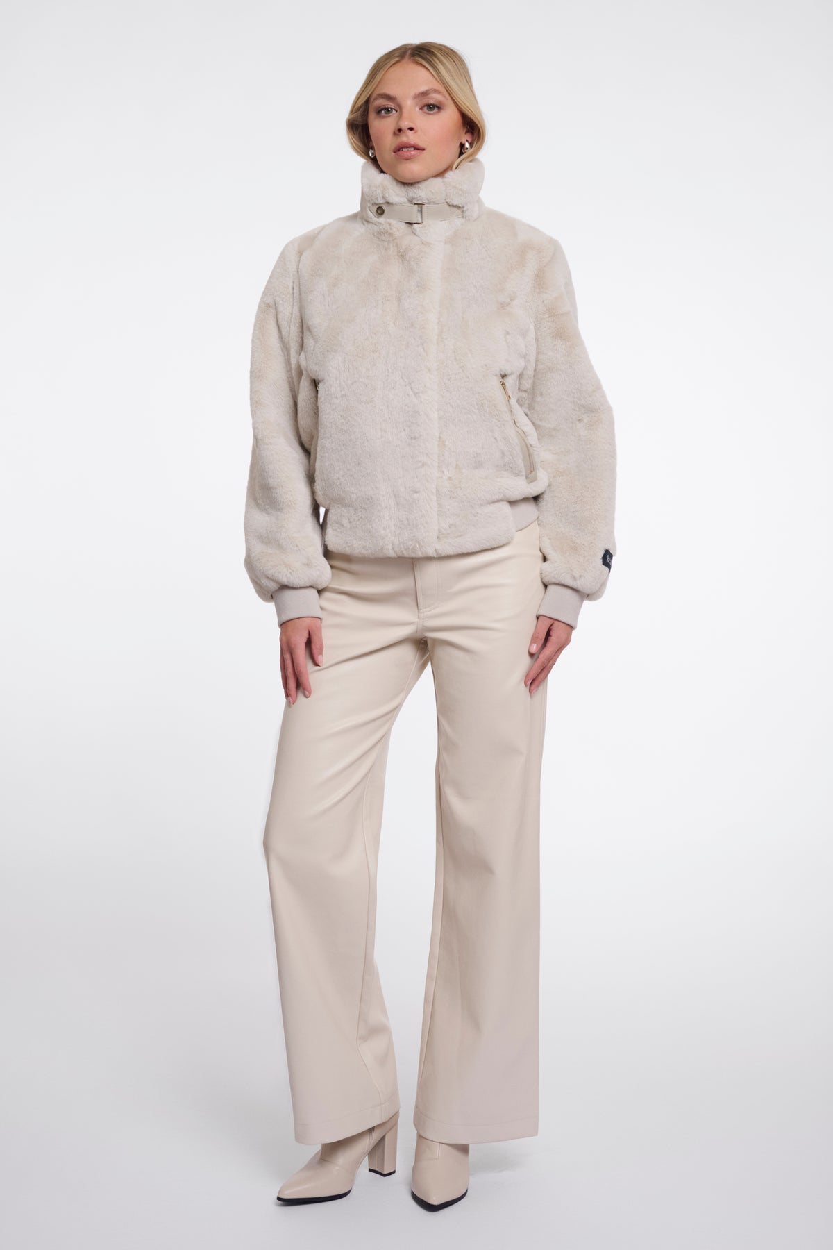 Rino & Pelle Ambra Birch jas met capuchon en ritssluiting, modieuze winterjas voor dames, getoond in de afbeelding.