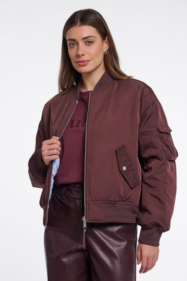 Lichte blauwe Rino & Pelle Djenna jas met capuchon en stijlvolle details, geschikt voor dames.