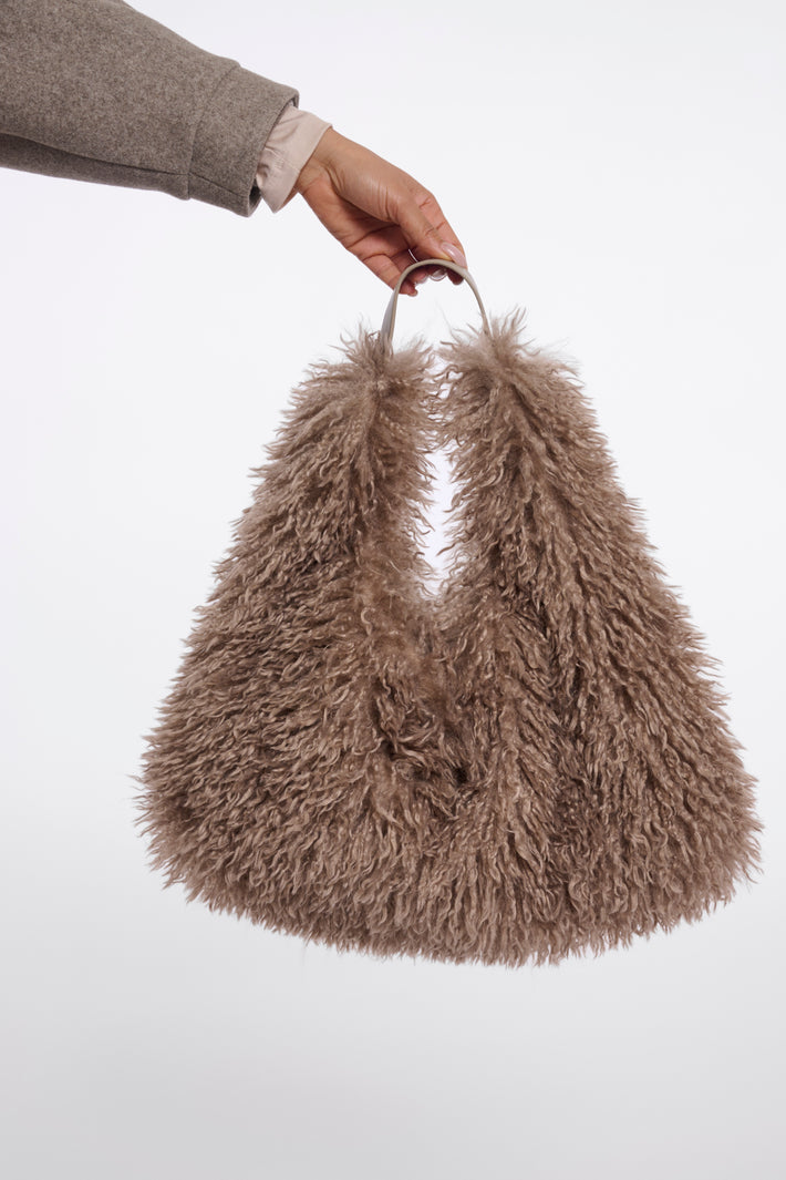 Rino & Pelle tas Gusta Mocha Latte met leren handvat en subtiele branding, elegante en trendy shopper voor dagelijks gebruik
