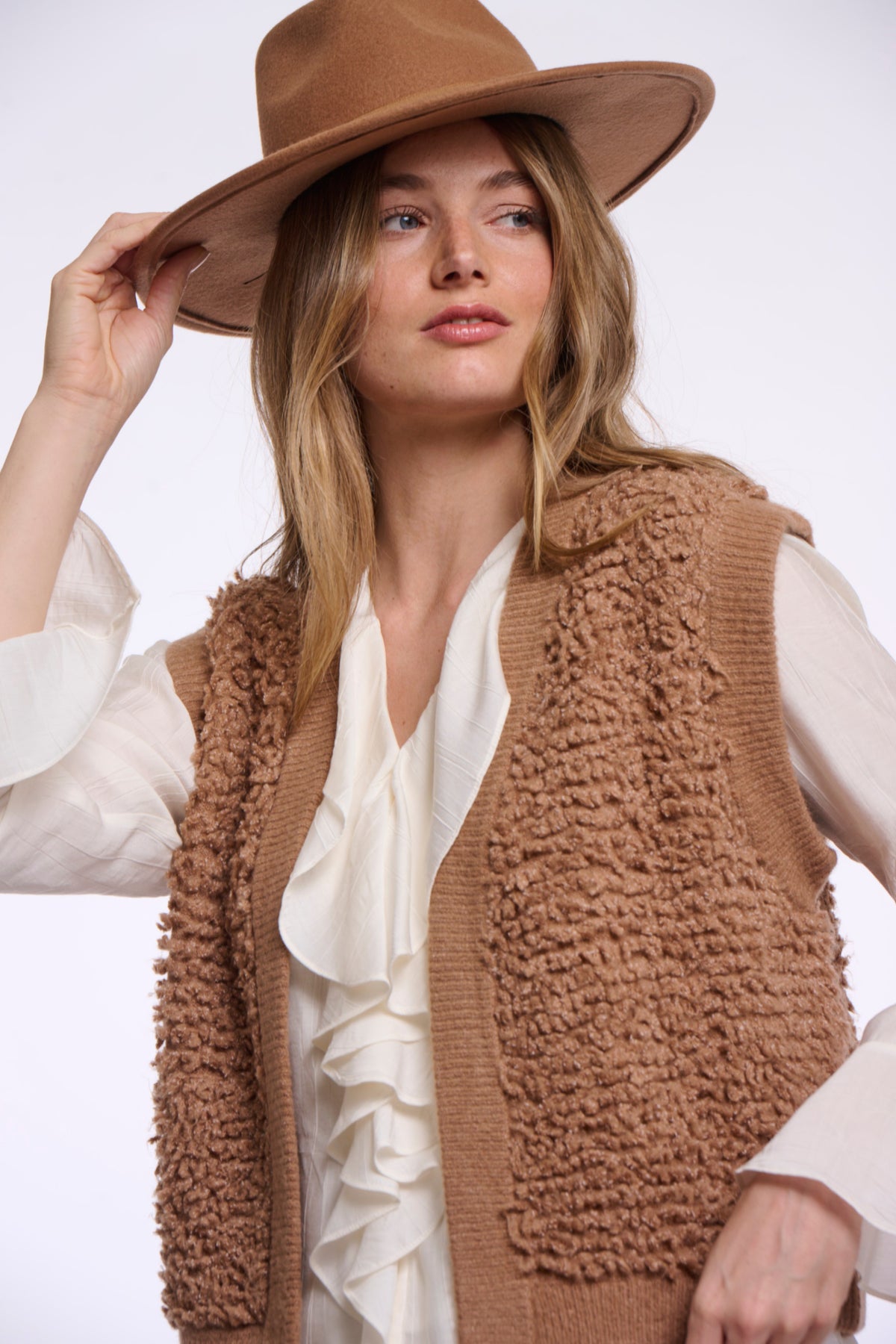 Rino & Pelle hoed Valerio Cinnamon Toast met brede rand en gebreide details, perfect voor stijlvolle winterkleding