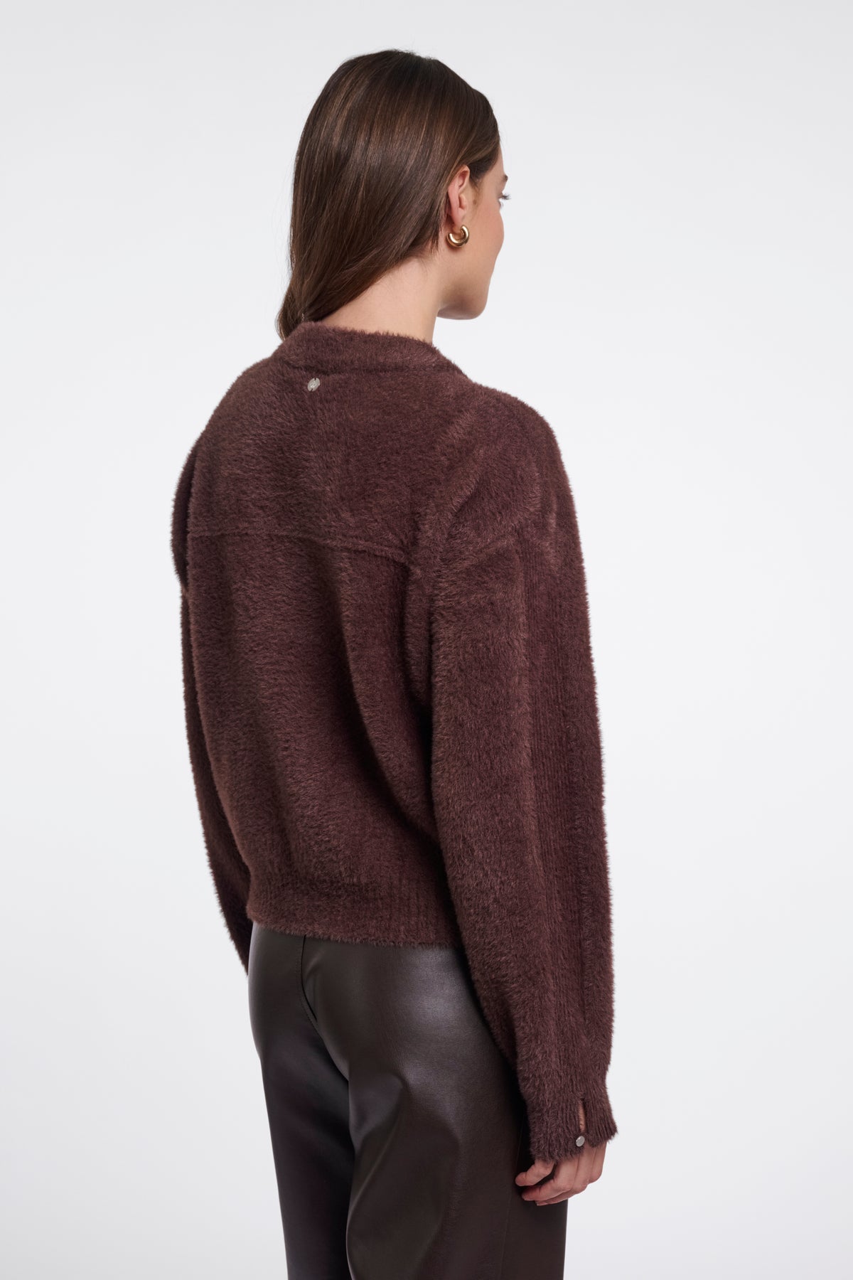 Bento Coffee Roast vest van Rino & Pelle, donker gekleurd met comfortabele pasvorm en gedetailleerde afwerking.