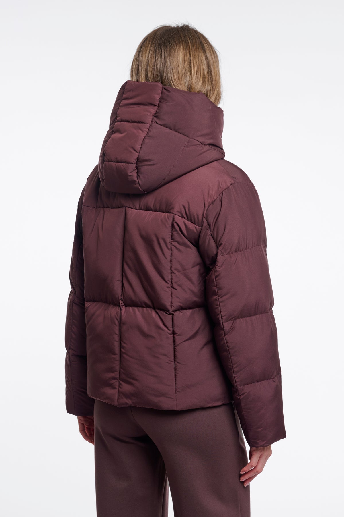 Rino & Pelle Joni Fudge jas met capuchon en ritssluiting, zwarte winterjas voor dames, zichtbaar op de afbeelding