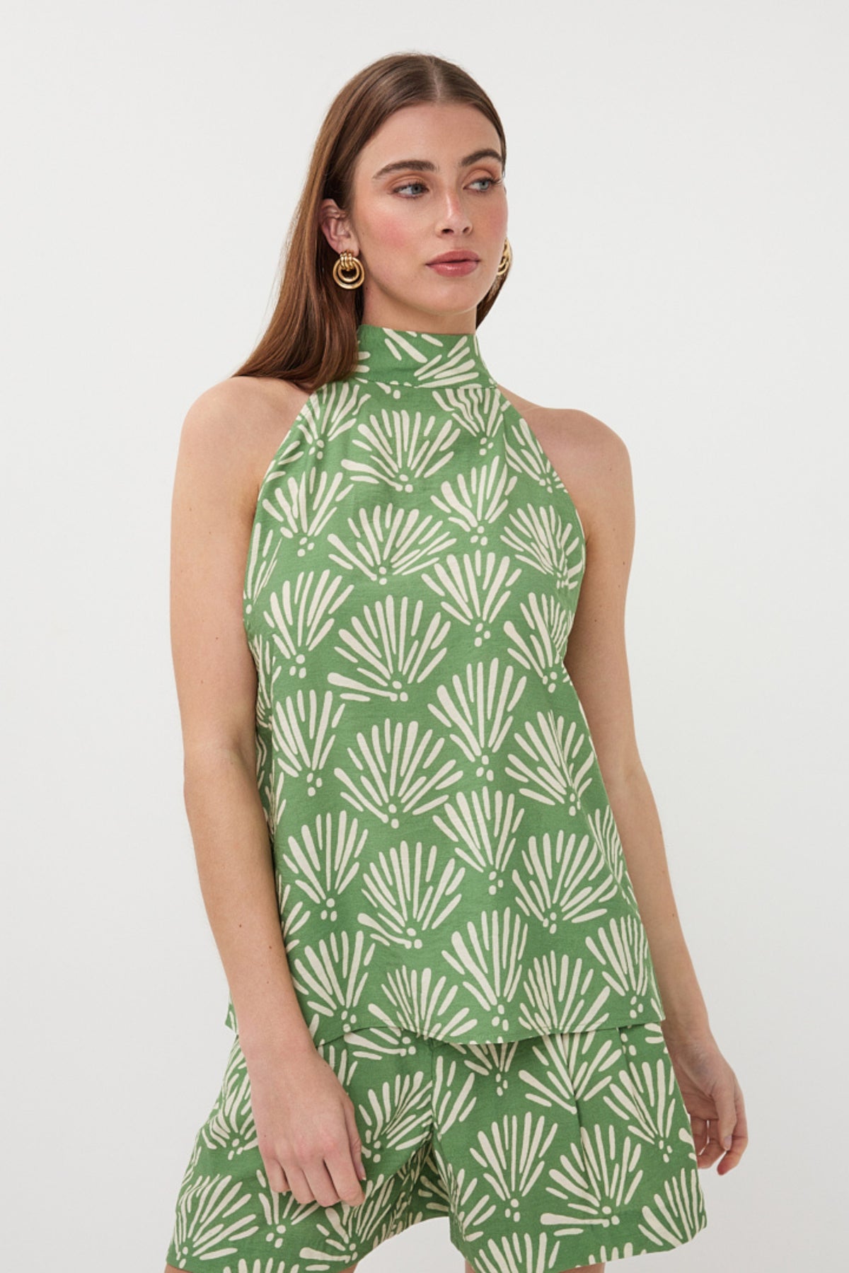 Tropisch print top van EsQualo met kleurrijke bloemen en bladeren, casual mode voor dames.