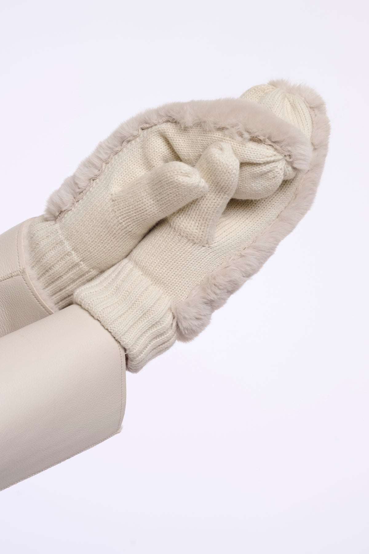 Donkerbruine Rino & Pelle Oxo Birch handschoenen met zachte voering en leren afwerking, geschikt voor koud weer.