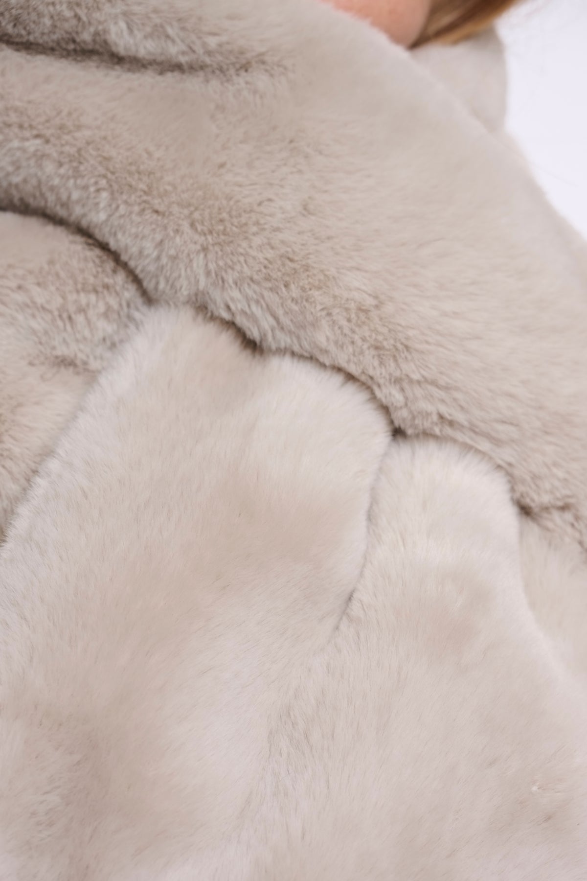 Rino & Pelle Sjaal Stip Birch met blauwe en witte strepen, zachte textuur en stijlvolle accessoire voor dames.