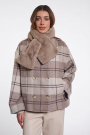 Lichte mocha latte gestreepte sjaal van Rino & Pelle, zachte textuur en stijlvolle accessoire voor herfst en winter.
