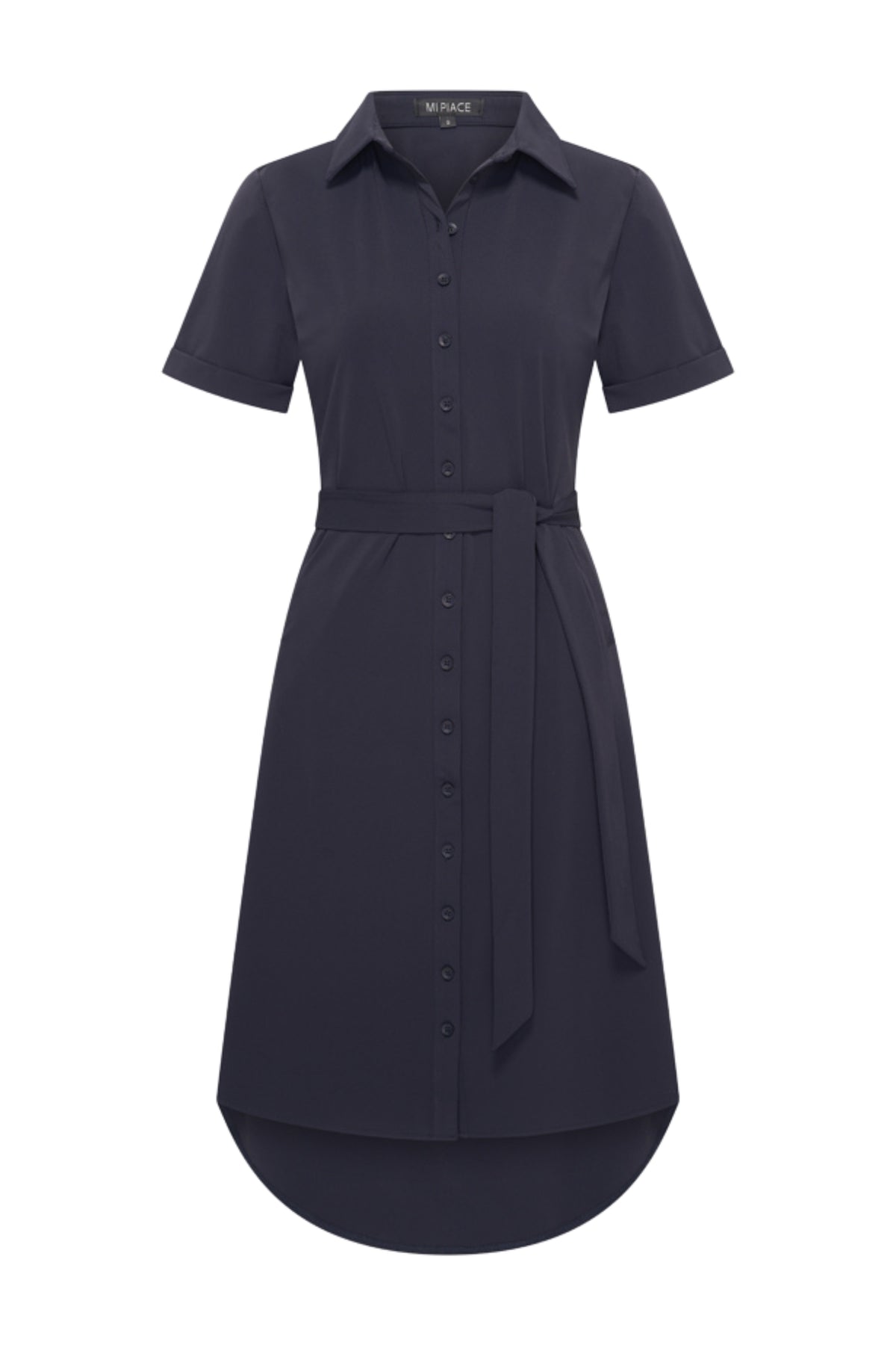 Lieve navy travel jurk van Mi Piace, getailleerd model met korte mouwen en elegante uitstraling.