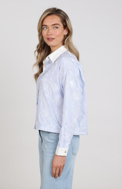 Nukus Blouse Meave Embroidery Offwhite Cloudy NKS02202 Stretchshop.nl