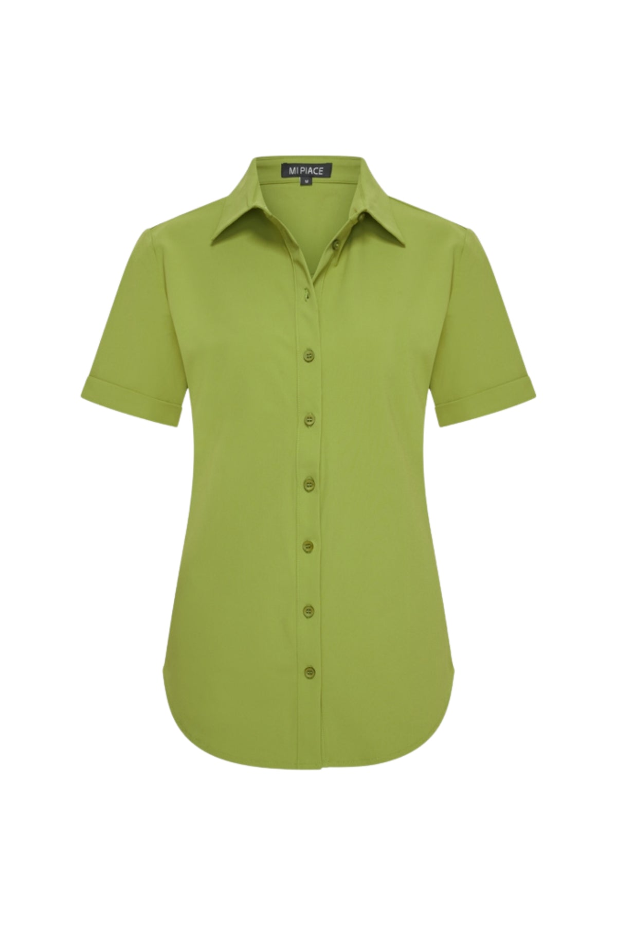 Groene reisblouse van Mi Piace, turtle model, getoond op een model met korte mouwen en losse pasvorm.