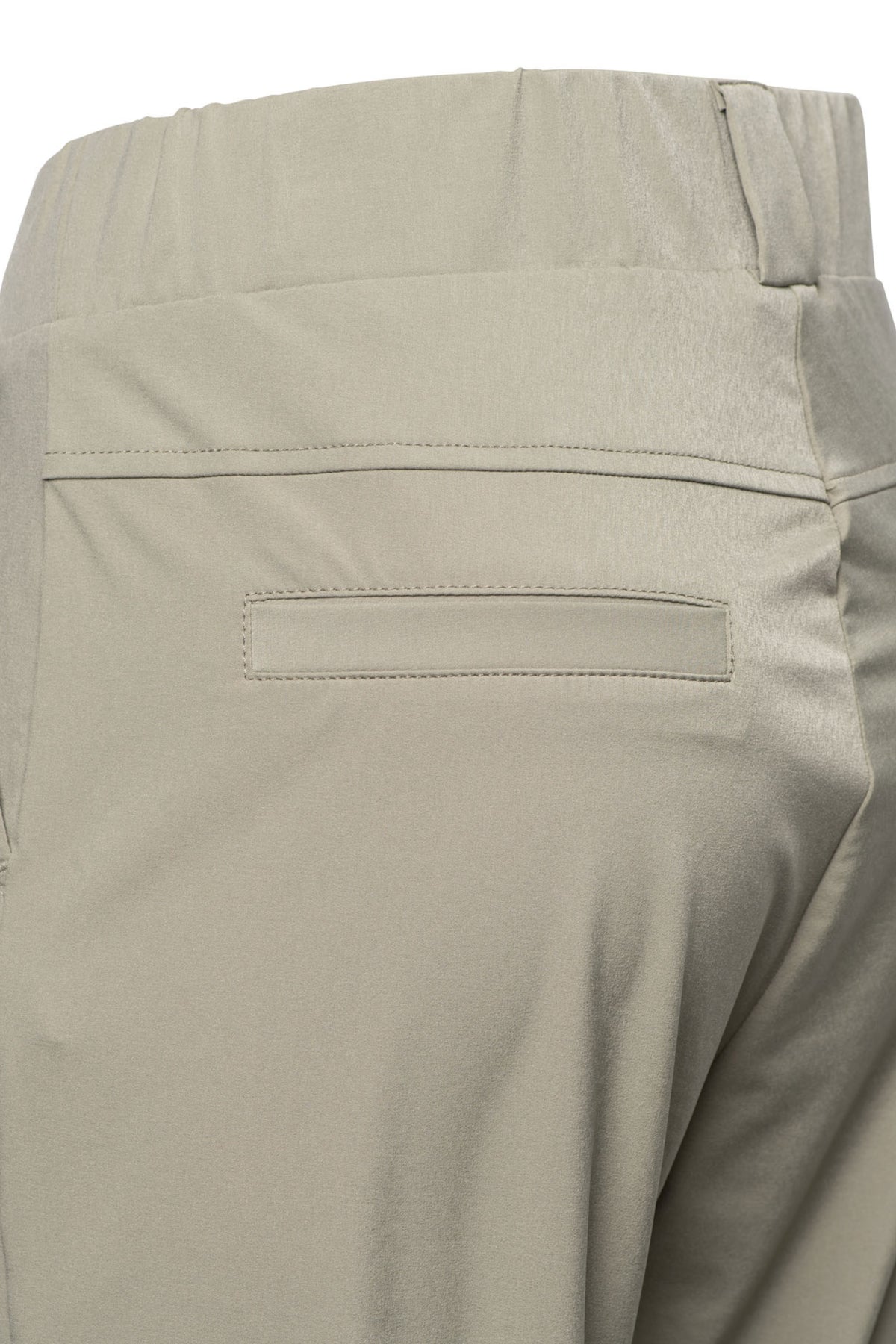 Lichaamslange reisbroek van &Co woman in khaki, model Philis, met comfortabele pasvorm en stijlvolle uitstraling.